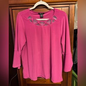 Gorgeous Fuchsia top with Lattice type Neckline size Large Like New